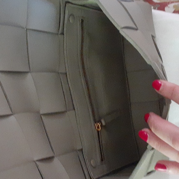 Bottega Veneta Crossbody Bag - Picture 7 of 9